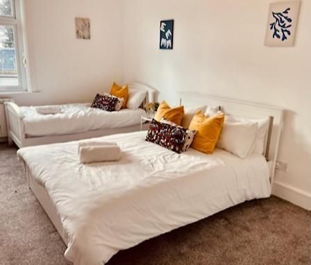 Two Bedroom, Off-Road Parking Ludgershall  Екстер'єр фото
